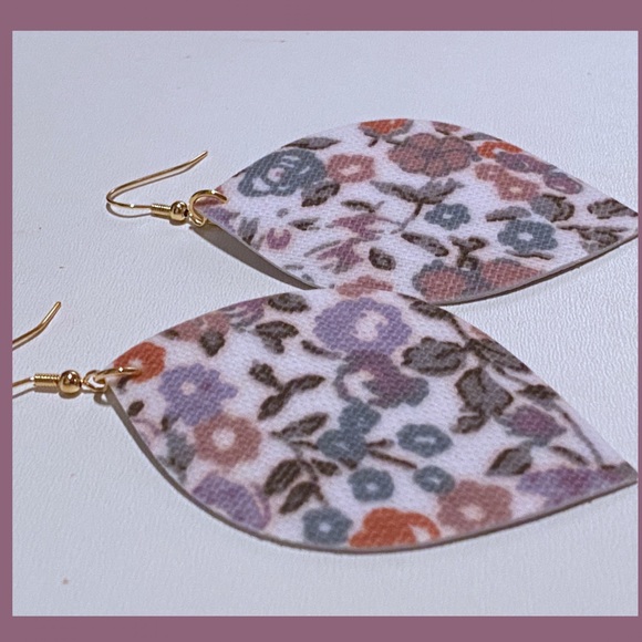 Faux Leather Violet Floral Print Oval Earrings NWT - Picture 6 of 7